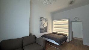 1 bedroom, internet, bed sheets - Modern design apartment in Duisburg-Rheinhausen (Duisburg)