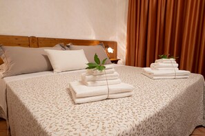 3 chambres, fer et planche à repasser, Wi-Fi, draps fournis