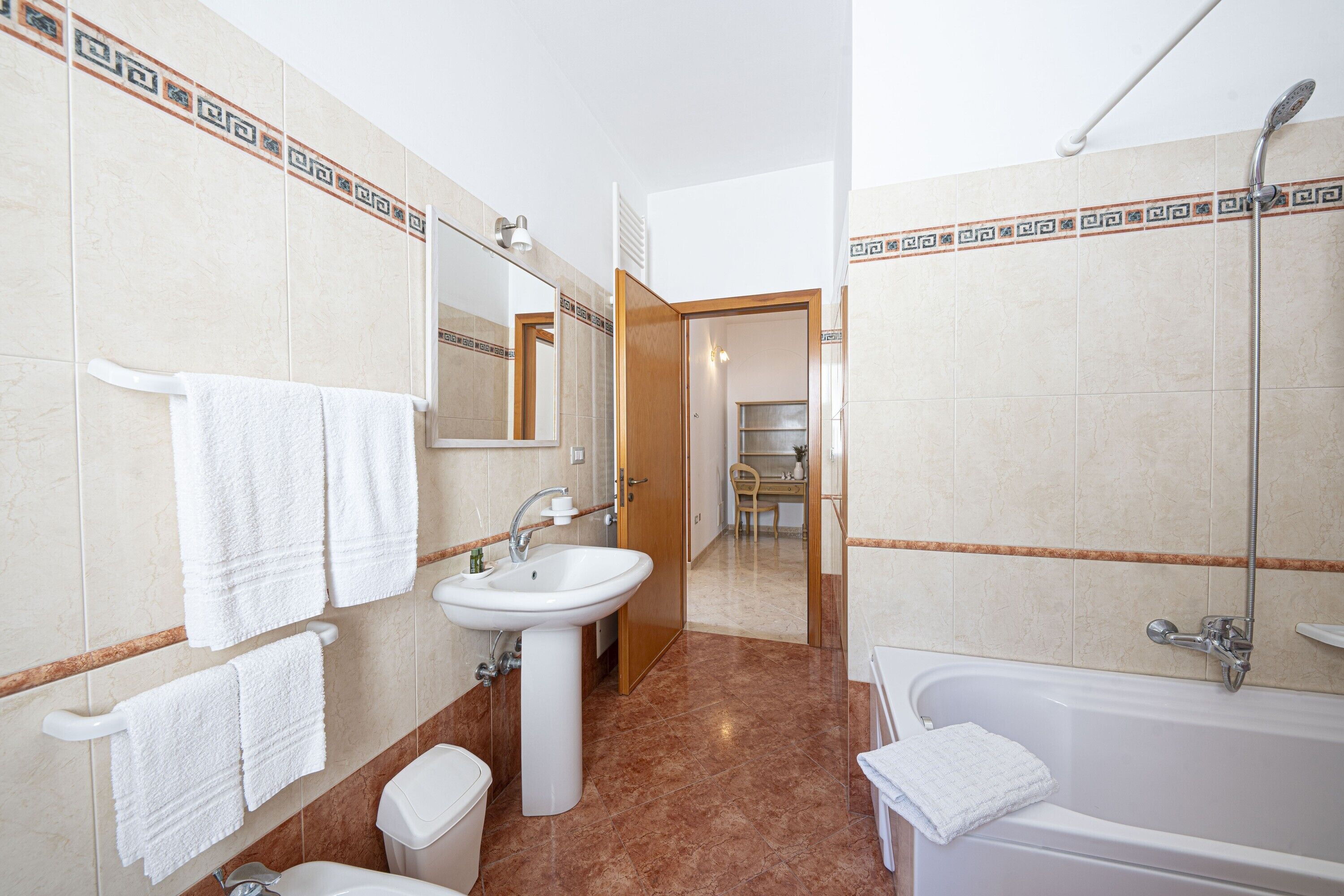 Dusche, Haartrockner, Handtücher