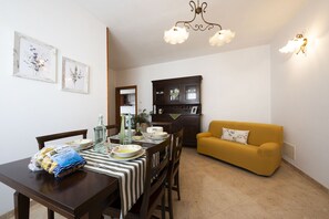 Interior - Ulivo Apartment with Private Terrace, Balcony and Wi-Fi (Gagliano del Capo)