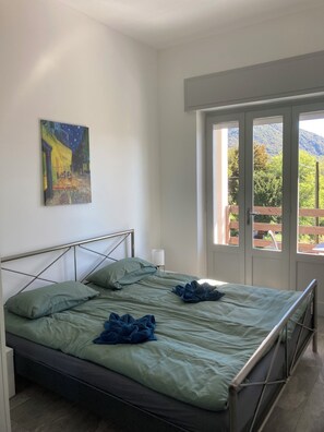 2 bedrooms, desk, iron/ironing board, travel cot - 75sqm apartment, ground floor, terrace, 2 bedrooms, bathroom with shower and separate toilet. WC, max. 5 persons (Agra)