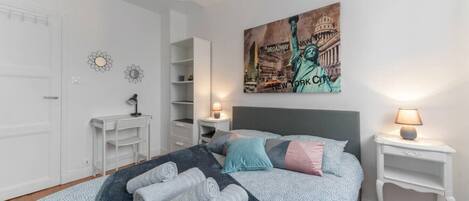 Fer et planche Ă repasser, lit parapluie, Wi-Fi gratuit, draps fournis