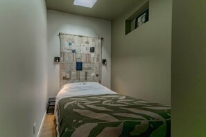 Fer et planche à repasser, lit parapluie, Wi-Fi, draps fournis