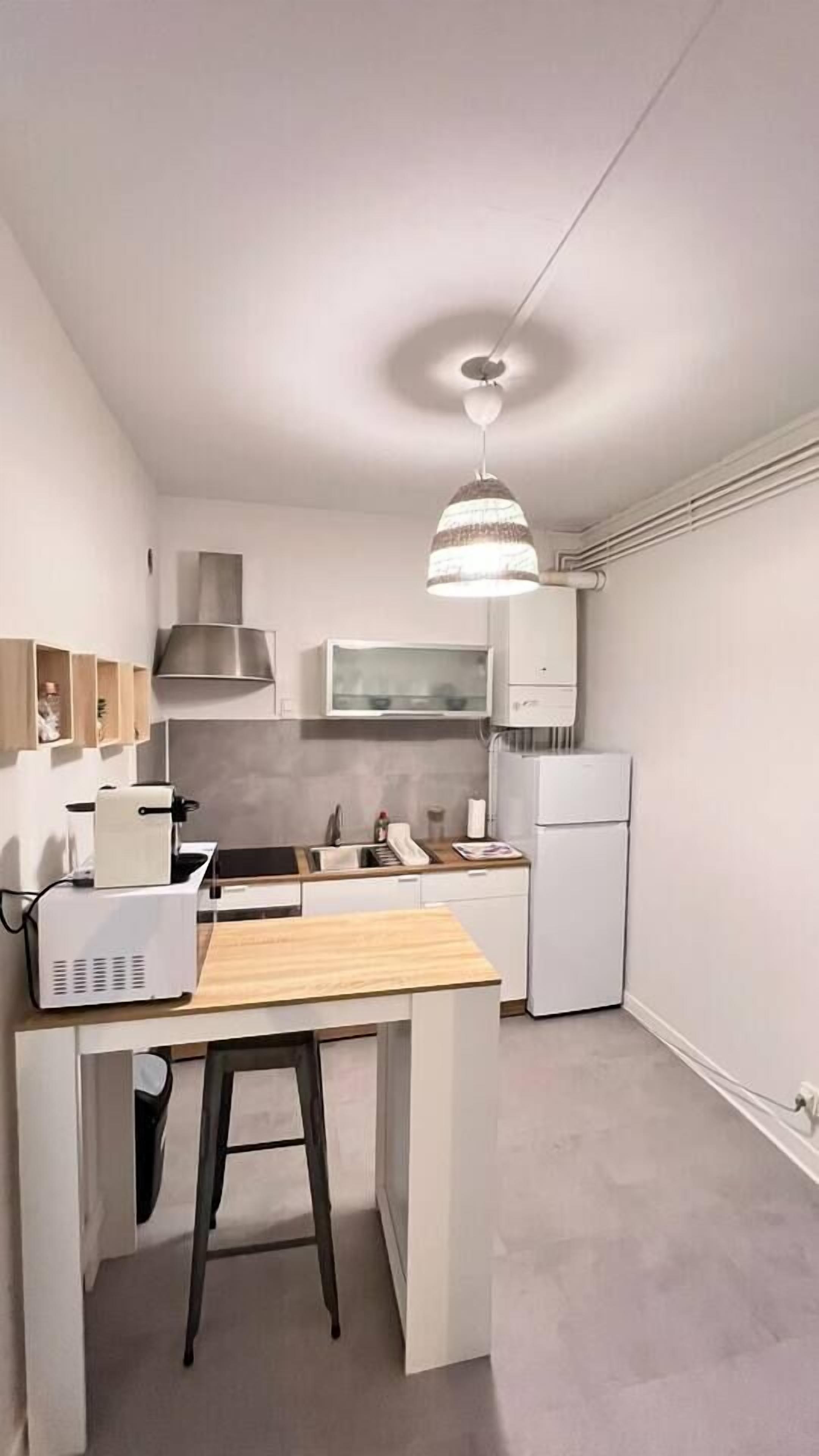 Mikrowelle, Wasserkocher mit Kaffee-/Teezubehör, Toaster, Hochstuhl