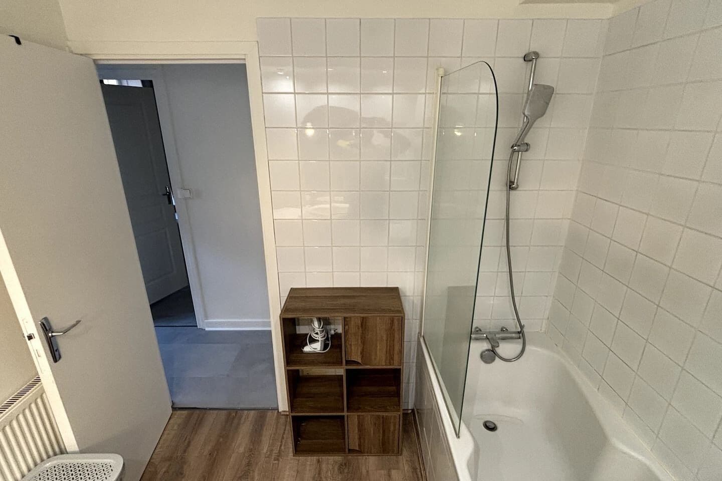 Hair dryer, towels, shampoo, toilet paper