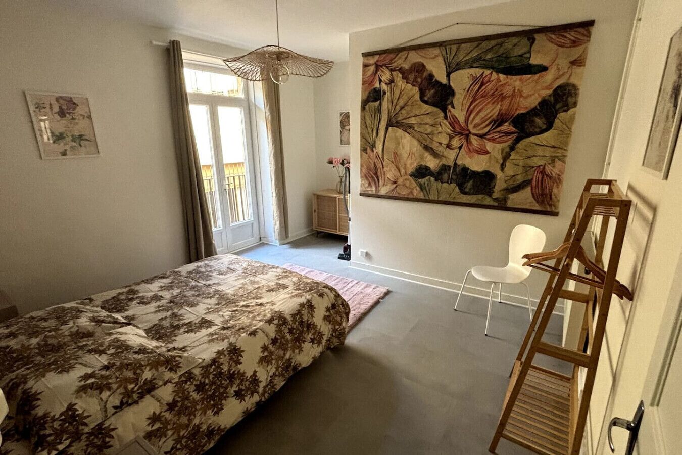 Bureau, fer et planche à repasser, lit parapluie, Wi-Fi gratuit