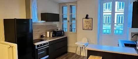 Fridge, microwave, oven, stovetop