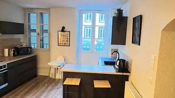 KĂŒhlschrank, Mikrowelle, Ofen, Herdplatte