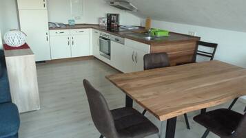 Fridge, dishwasher, coffee/tea maker, electric kettle