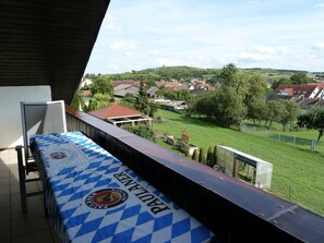 Property grounds - Apartment 'Haus Bergblick 1' with Mountain View and Balcony (Riesbürg)
