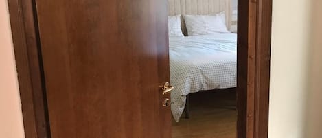 3 bedrooms, iron/ironing board, bed sheets