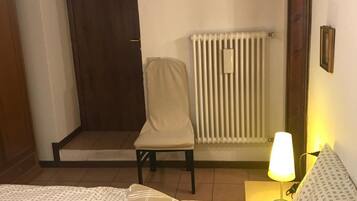 3 chambres, fer et planche à repasser, draps fournis