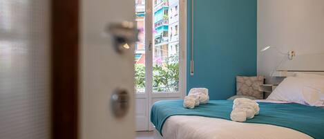 4 bedrooms, iron/ironing board, travel crib, internet