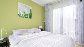 2 bedrooms, desk, iron/ironing board, travel crib