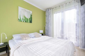 2 عدّة غرف نوم ومكتب ومكواة/لوح كي وسرير سفر