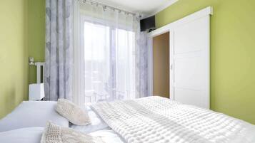 2 Schlafzimmer, Schreibtisch, Bügeleisen/Bügelbrett, Reisekinderbett