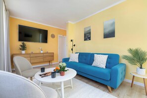 TV, offices - Reymonta 2A | Wisła | Colorful Apartment | Remote Work (Wisła)