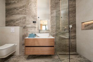 Luxury-Villa, eingeschränkter Meerblick | Badezimmer
