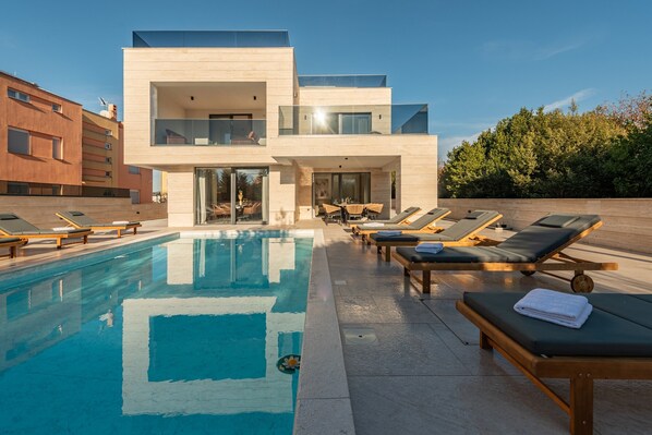 Outdoor pool, pool loungers