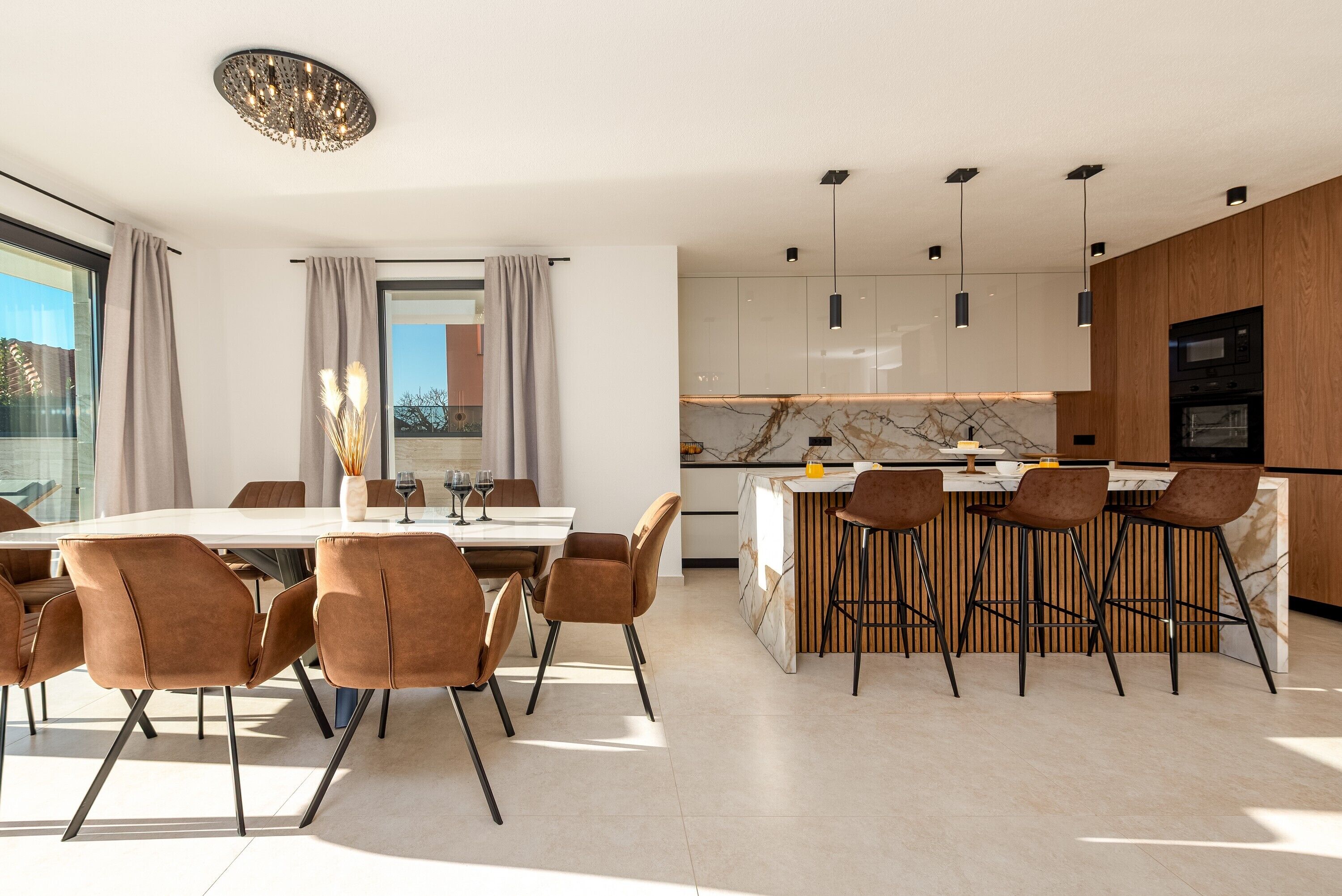 Luxury-Villa, eingeschränkter Meerblick | Essbereich im Zimmer