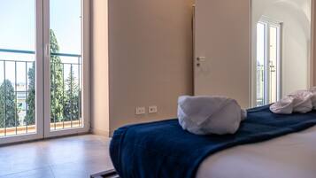 2 bedrooms, iron/ironing board, travel crib, internet