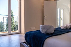 2 makuuhuonetta, silitysrauta/-lauta, vauvan matkasänky, internet
