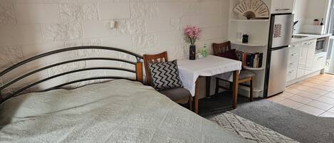 1 chambre, lit parapluie, Wi-Fi gratuit, draps fournis