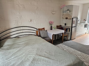 1 bedroom, travel cot, free WiFi, bed sheets