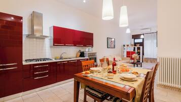 Kühlschrank, Ofen, Herdplatte, Geschirrspüler