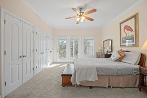 3 habitaciones, escritorio, tabla de planchar con plancha y wifi gratis 