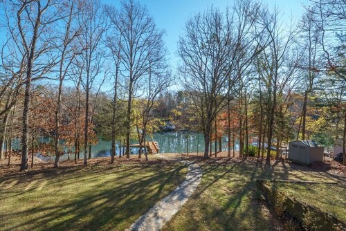 Beautiful House on a Cozy Quiet Cove on Lake Wylie!