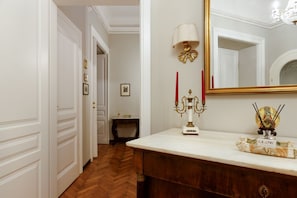 صورة غير مصنفة، 2 من 31، زرّ