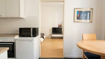 Apartemen Basic | Dapur pribadi | Lemari es, microwave, oven, dan kompor