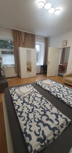 Modern Apartment Near Enkplatz