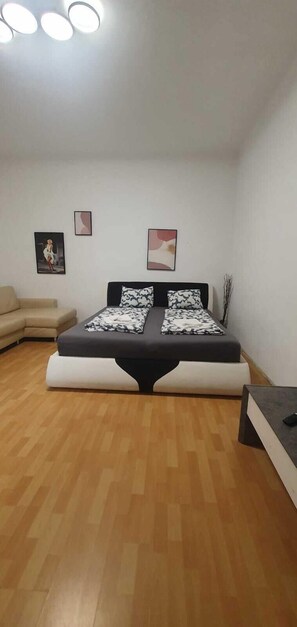 ベーシック アパートメント | アイロン / アイロン台、WiFi (無料)