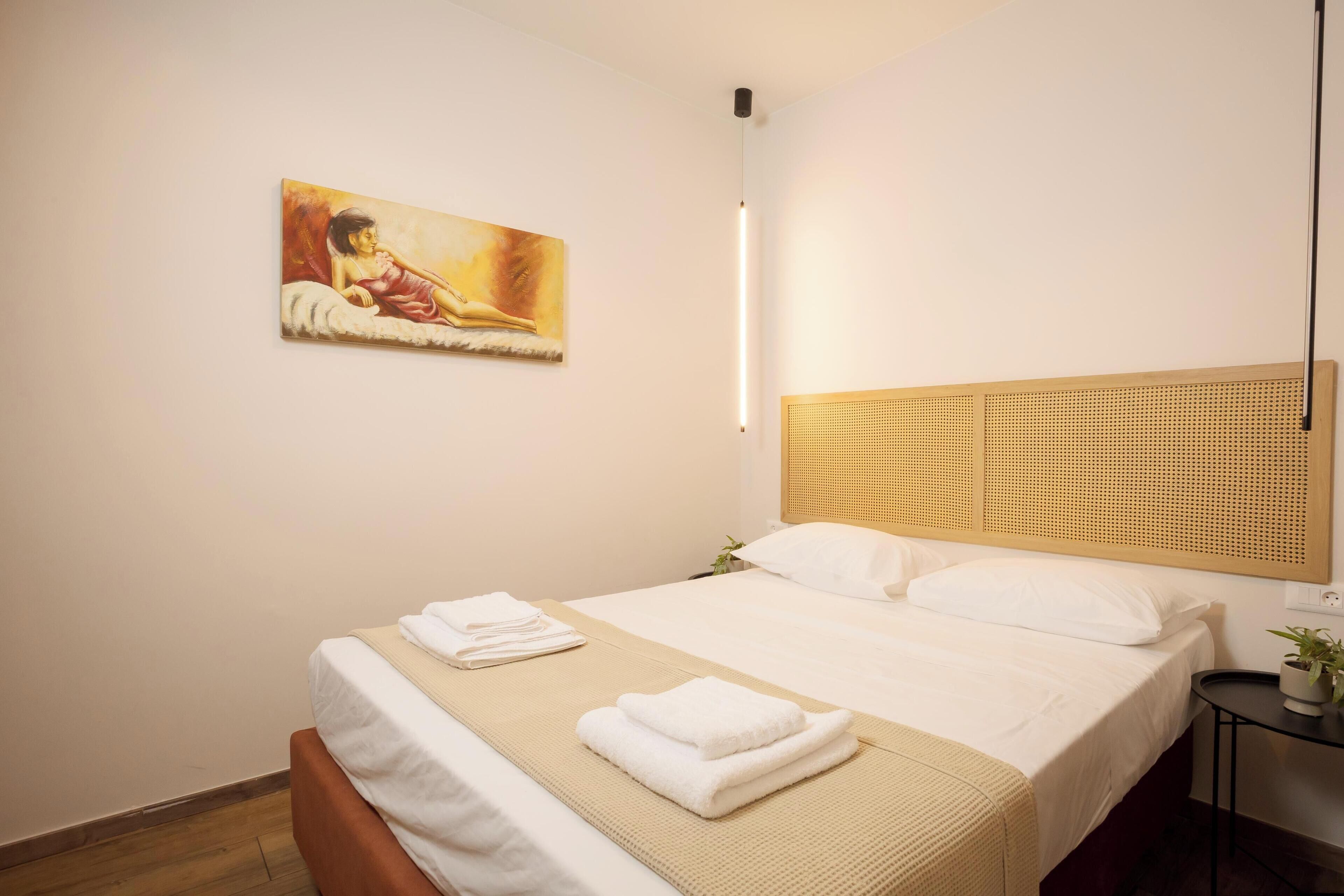 Apartment, Mountain View | Blackout drapes, soundproofing, iron/ironing board, free WiFi