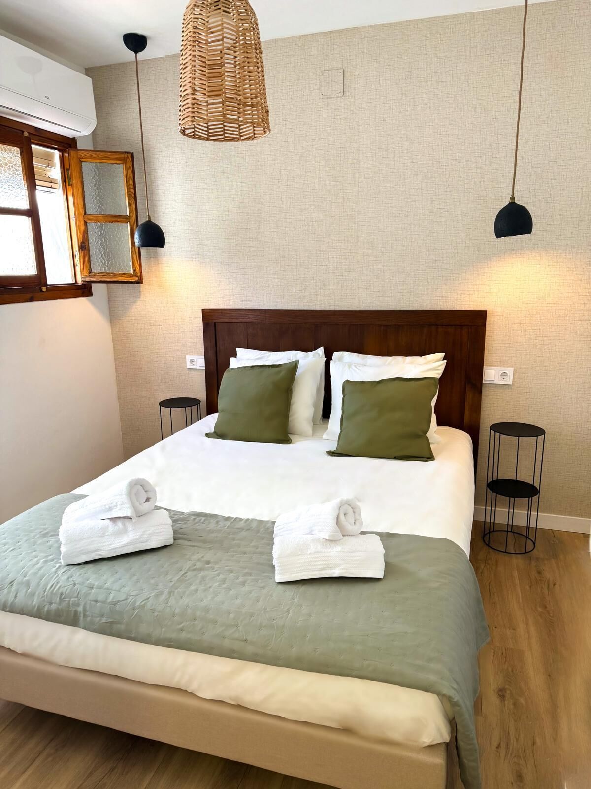 1 slaapkamer, een strijkplank/strijkijzer, wifi, beddengoed