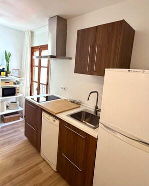 Refrigerador, microondas, parrilla de estufa y lavavajillas 