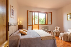 7 chambres, fer et planche à repasser, Wi-Fi, literie fournie