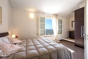 2 slaapkamers, een strijkplank/strijkijzer, wifi, beddengoed