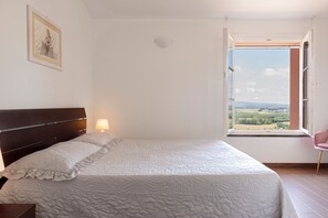 2 slaapkamers, een strijkplank/strijkijzer, wifi, beddengoed