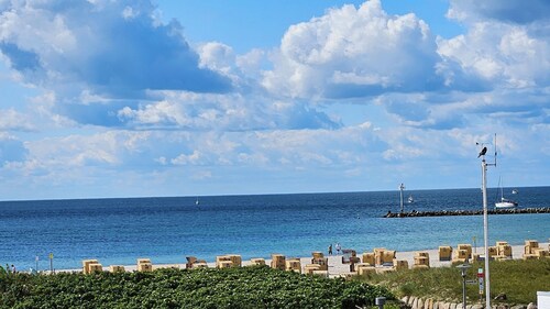 Kernsanierte, moderne Fewo-Traumhafter Meerblick vom Balkon-WLAN-eig. Parkplatz