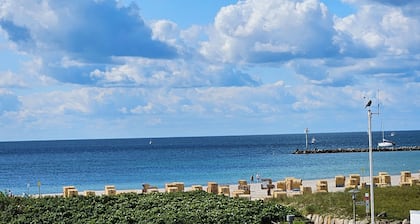 Kernsanierte, moderne Fewo-Traumhafter Meerblick vom Balkon-WLAN-eig. Parkplatz