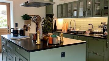 Frigorífic, microones, forn i placa de cuina