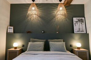 3 makuuhuonetta, silitysrauta/-lauta, vuodevaatteet