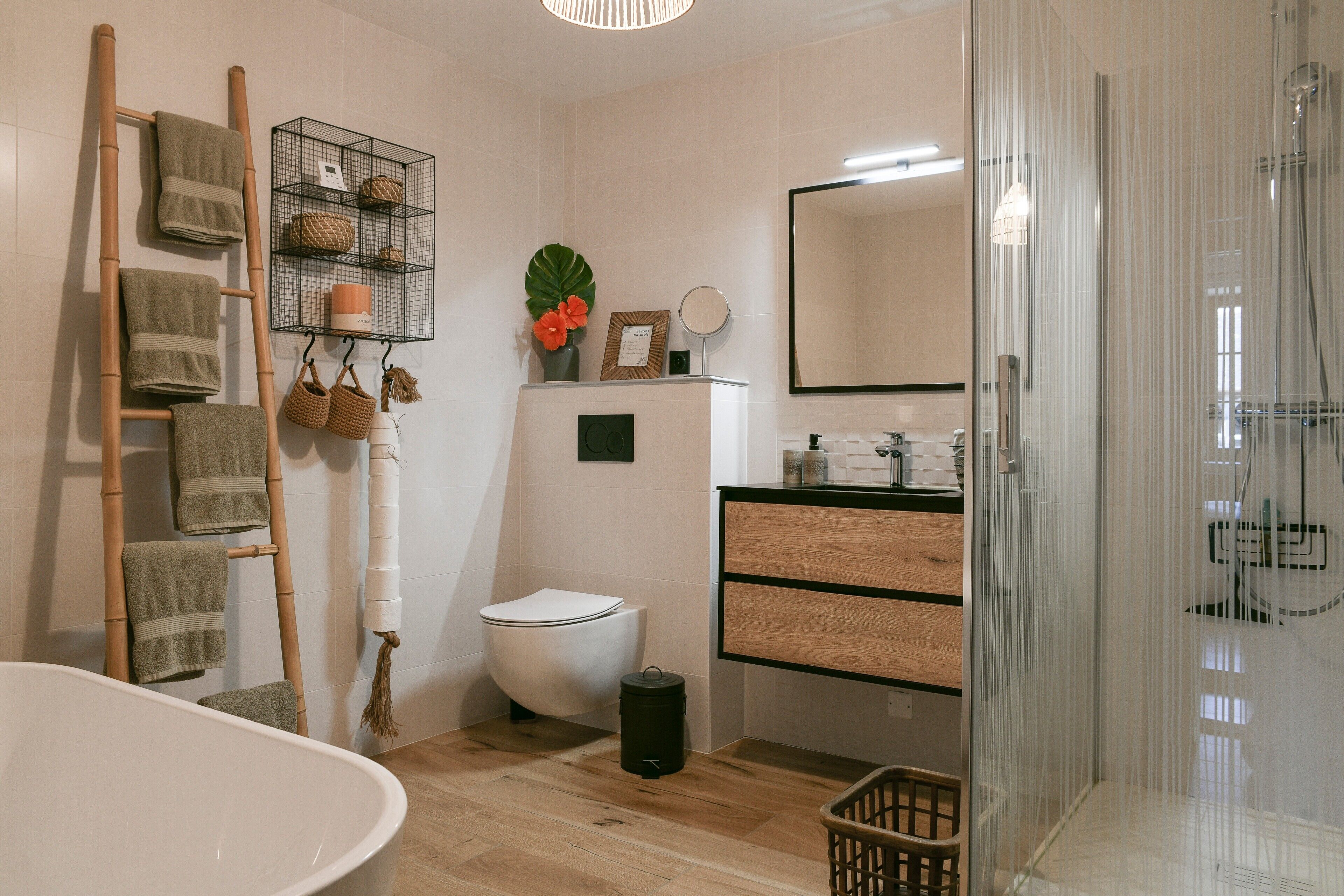 Shower, hair dryer, towels