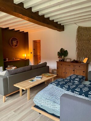 Interior - Cozy Studio “Rendez-vous au Rez” for 2 Guests (Groslée-Saint-Benoit)