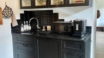 Frigorífic, microones, forn i placa de cuina