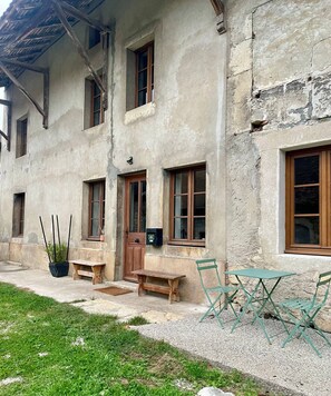 Exterior - Cozy Studio “Rendez-vous au Rez” for 2 Guests (Groslée-Saint-Benoit)