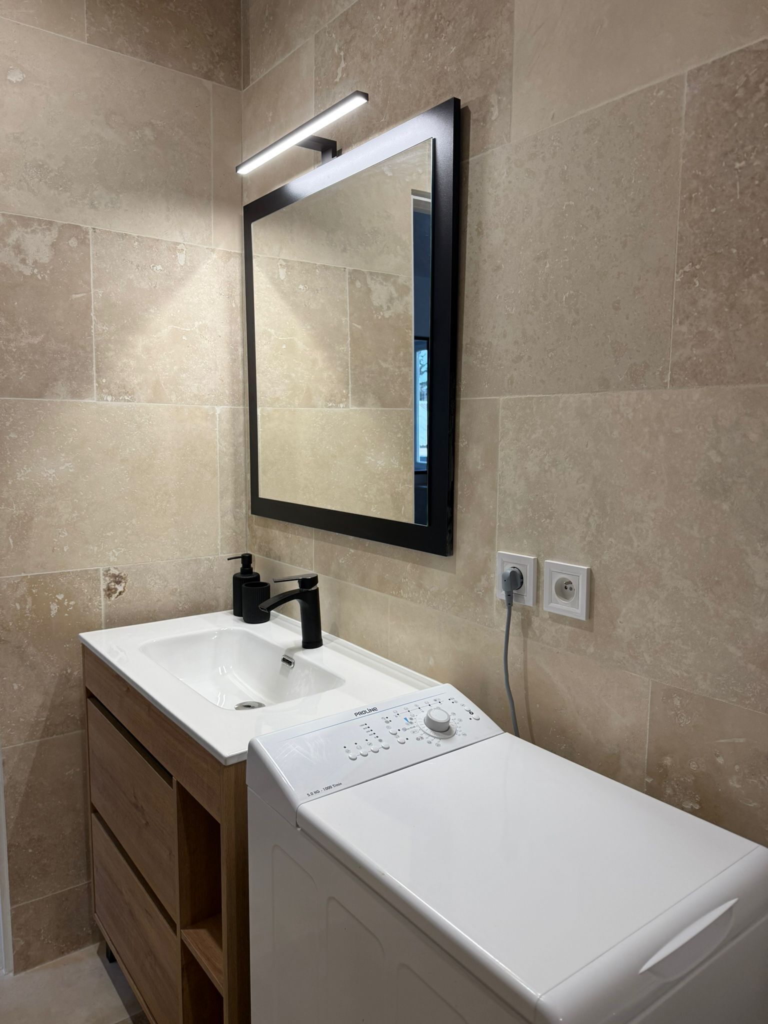 Ducha, toallas y papel higiénico